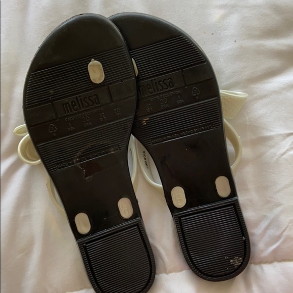 Melissa girl’s 1 - Picture 2 of 3